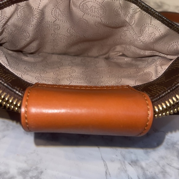 Michael Kors monogram crossbody - Picture 6 of 12